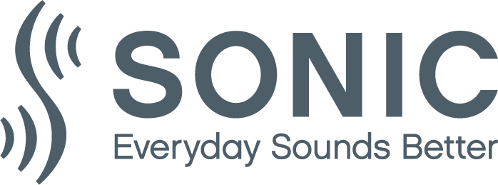 Logo von Sonic mit Schallwellen-Symbol und dem Slogan „Everyday Sounds Better“.